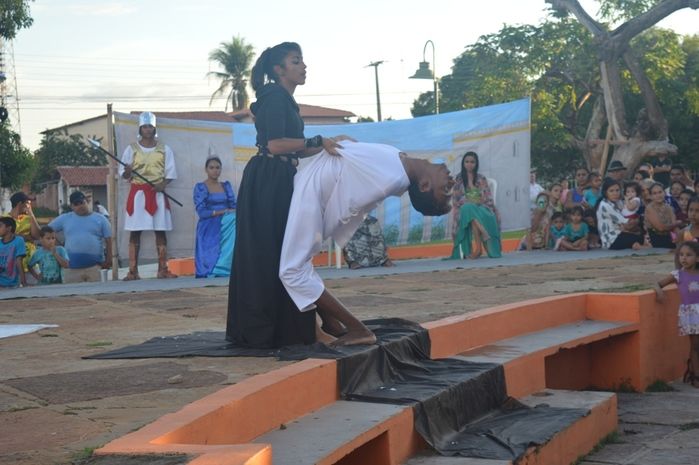 Sucesso de publico prestigiam a apresentação da encenação da Paixão e Crucificação de Cristo 2015 - Imagem 34