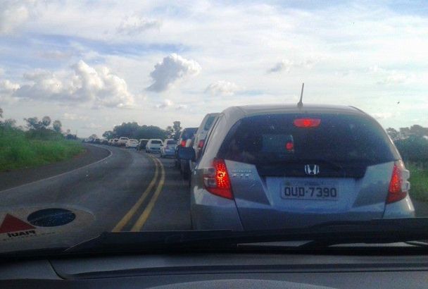 Volta do feriado causa congestionamento na BR-343 - Imagem 1