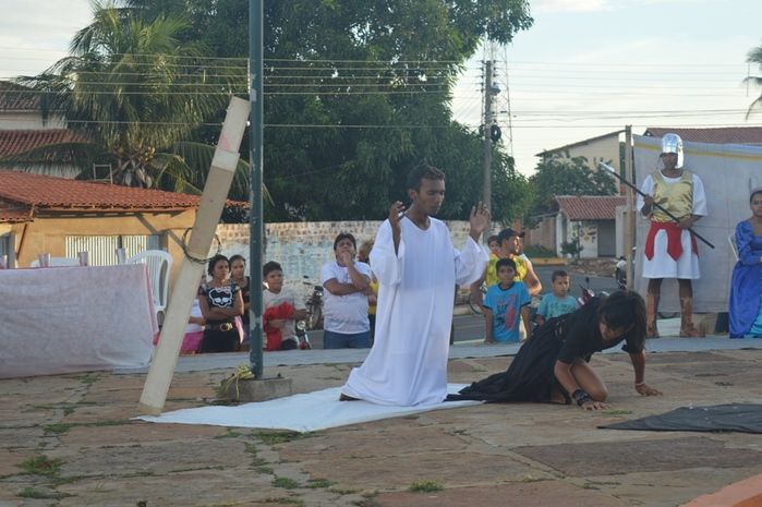Sucesso de publico prestigiam a apresentação da encenação da Paixão e Crucificação de Cristo 2015 - Imagem 30