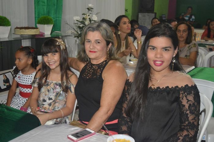 Churrasco e jantar de comemoração pela formatura em Serviço Social de Lilian Raquel. - Imagem 7
