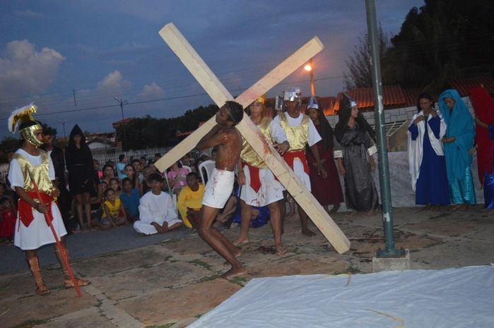 Sucesso de publico prestigiam a apresentação da encenação da Paixão e Crucificação de Cristo 2015 - Imagem 57