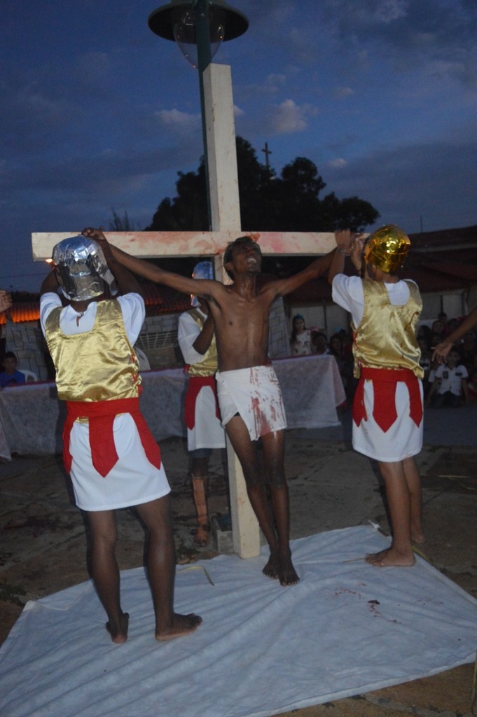 Sucesso de publico prestigiam a apresentação da encenação da Paixão e Crucificação de Cristo 2015 - Imagem 67