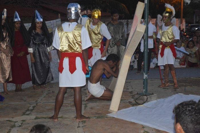 Sucesso de publico prestigiam a apresentação da encenação da Paixão e Crucificação de Cristo 2015 - Imagem 54