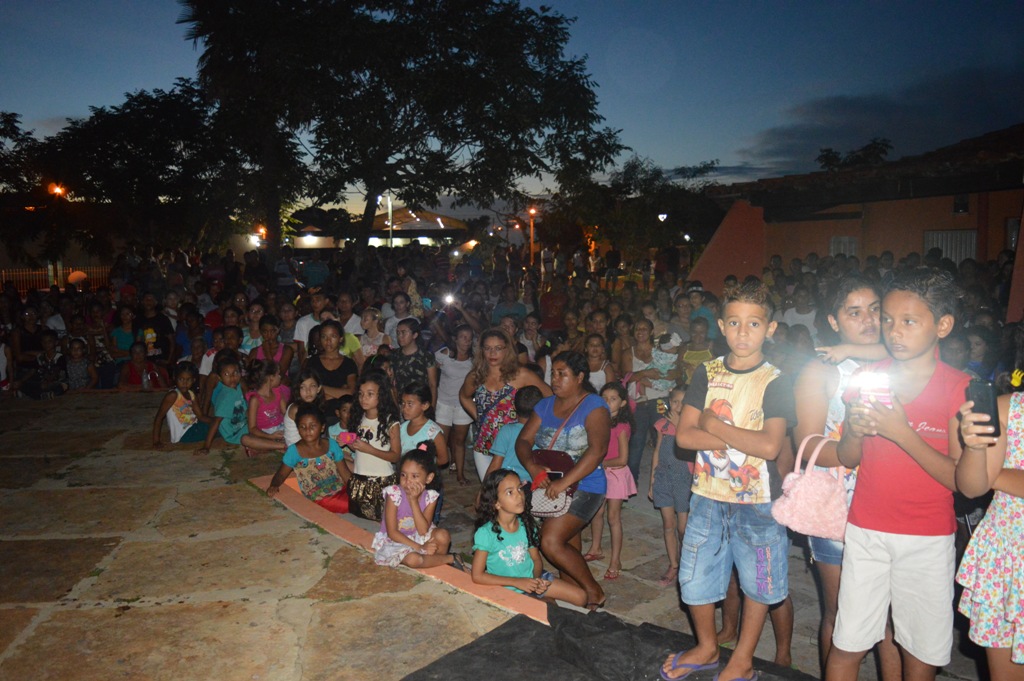 Sucesso de publico prestigiam a apresentação da encenação da Paixão e Crucificação de Cristo 2015
