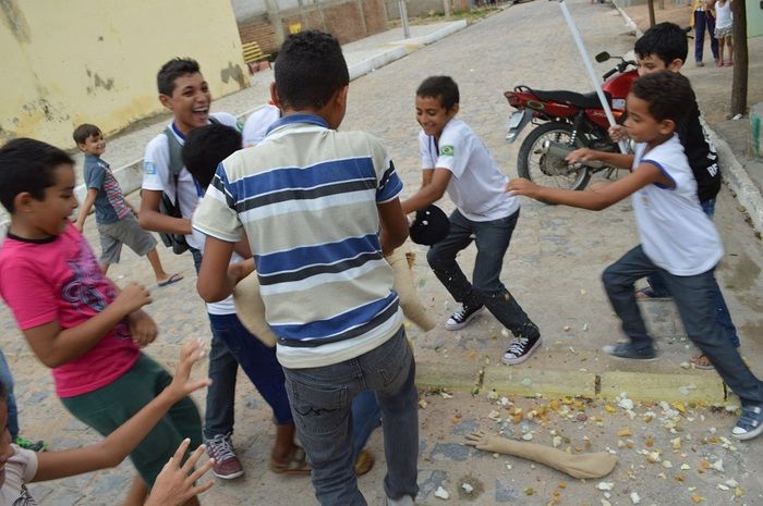 Resgatando a cultura popular; escolas municipais realizam malhação do Judas - Imagem 32