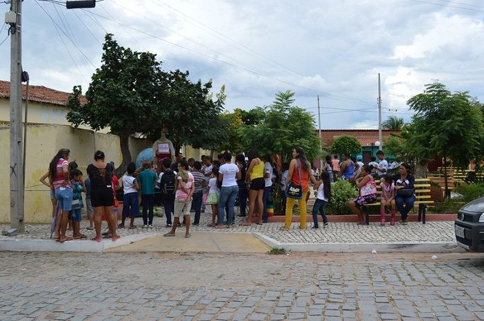 Resgatando a cultura popular; escolas municipais realizam malhação do Judas - Imagem 2