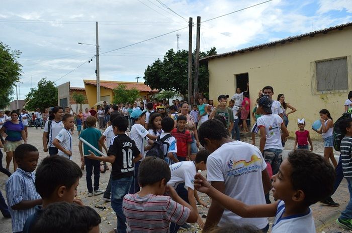 Resgatando a cultura popular; escolas municipais realizam malhação do Judas - Imagem 39