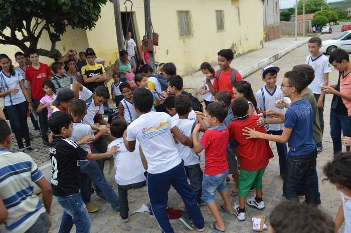 Resgatando a cultura popular; escolas municipais realizam malhação do Judas - Imagem 30