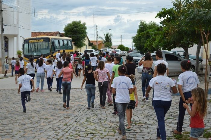 Resgatando a cultura popular; escolas municipais realizam malhação do Judas - Imagem 22
