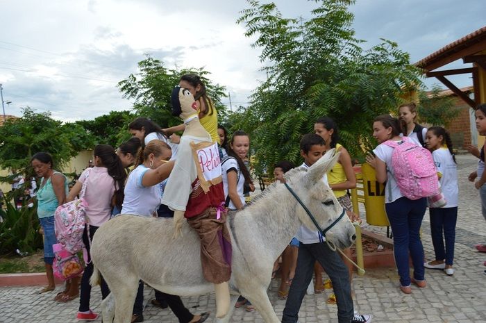 Resgatando a cultura popular; escolas municipais realizam malhação do Judas - Imagem 24