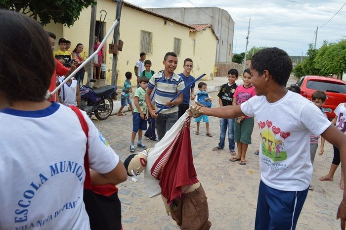 Resgatando a cultura popular; escolas municipais realizam malhação do Judas - Imagem 26