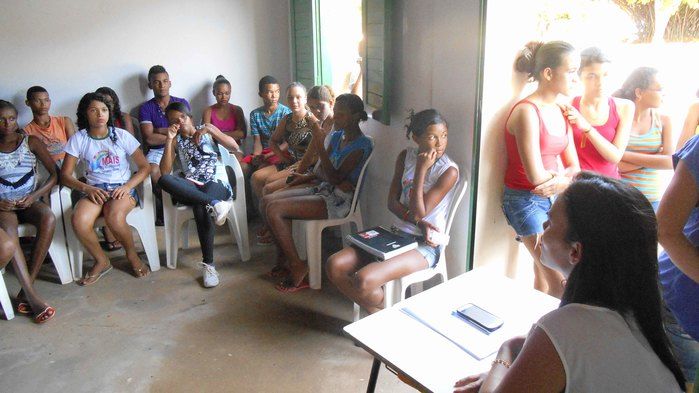 Jovens participam de encontro - Imagem 12