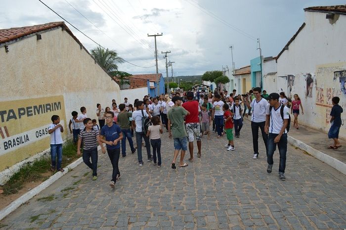 Resgatando a cultura popular; escolas municipais realizam malhação do Judas - Imagem 16