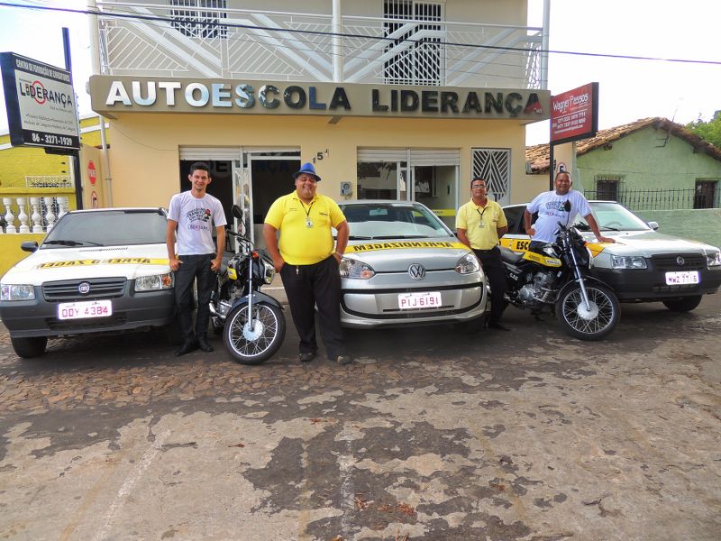 Autoescola Liderança amplia frota, agora com ar refrigerado