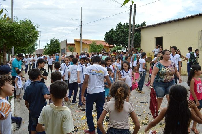 Resgatando a cultura popular; escolas municipais realizam malhação do Judas - Imagem 41