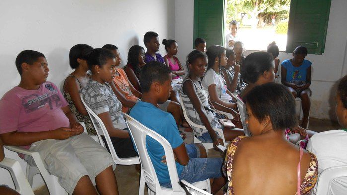Jovens participam de encontro - Imagem 6