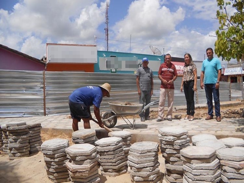 Prefeita Vilma Amorim visita reforma e construção de Praças