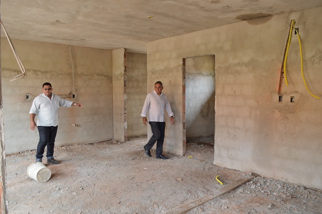 Prefeito Bernildo Val visita obras de construção de creche em Buriti dos Lopes - Imagem 7