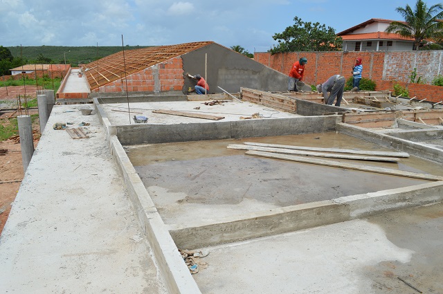 Prefeito Bernildo Val visita obras de construção de creche em Buriti dos Lopes - Imagem 3