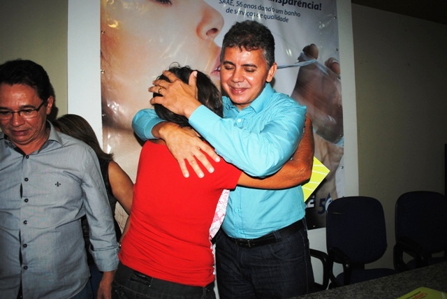 Prefeito efetiva servidores com mais de 20 anos de serviço em Campo Maior  - Imagem 4