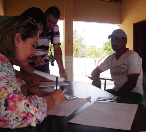 Prefeitura de Cajueiro entrega sementes de milho e feijão para agricultores do Município - Imagem 1