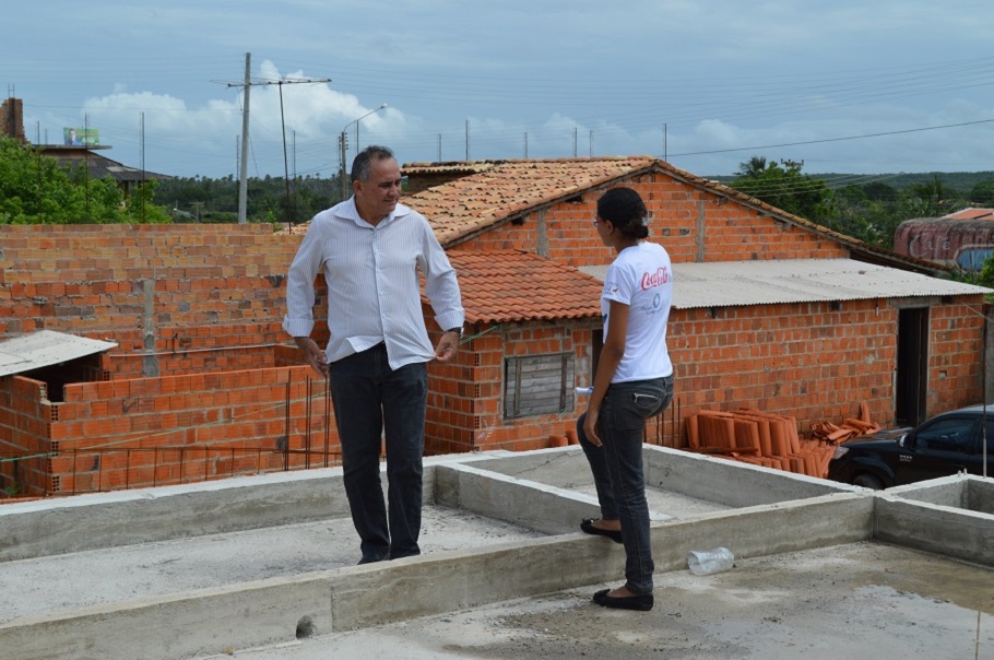 Prefeito Bernildo Val visita obras de construção de creche em Buriti dos Lopes