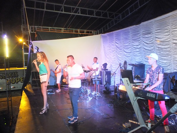 Público lota praça de eventos no aniversário de Santa Rosa do Piauí; Fotos! - Imagem 2