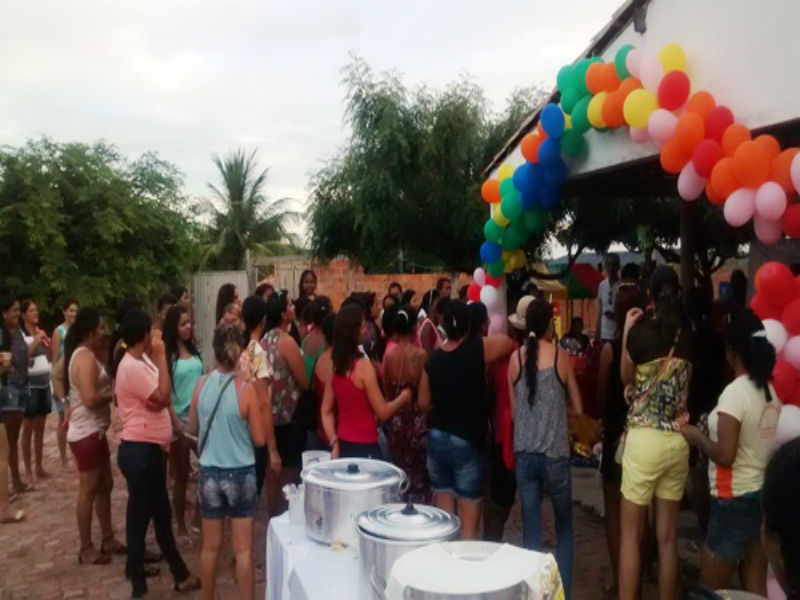 Mães participam de momento de lazer em comemoração ao seu dia 