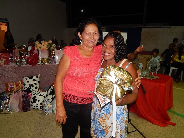 Varias mães são contempladas com sorteio de brindes - Imagem 1