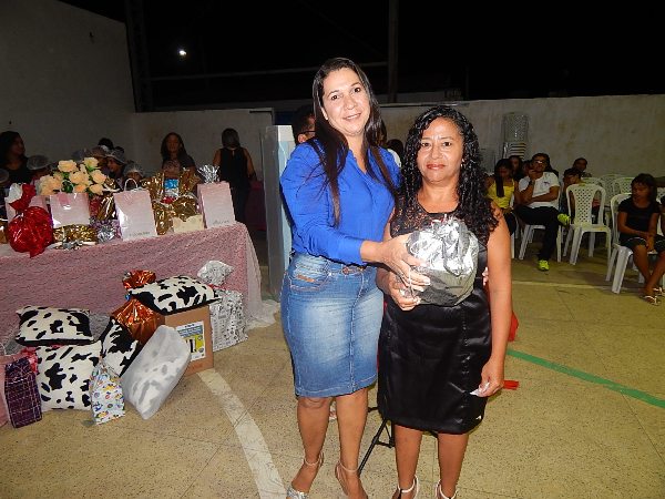 Varias mães são contempladas com sorteio de brindes - Imagem 5