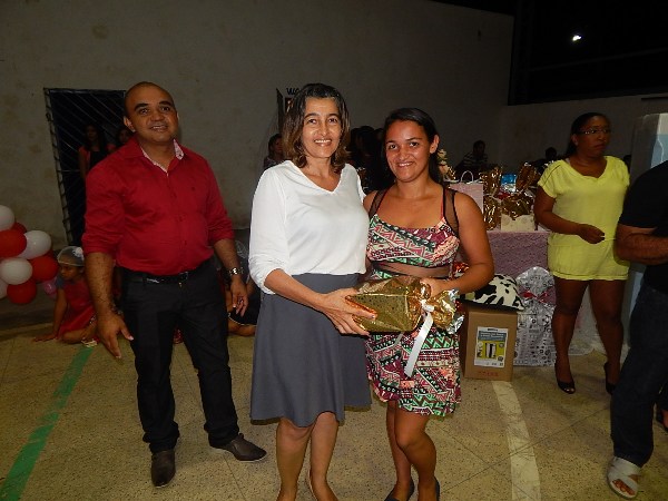 Varias mães são contempladas com sorteio de brindes - Imagem 19