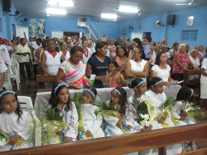 Fieis Participam da Procissão de Encerramento dos Festejos de Nossa Senhora de Fátima em Agricolândia - Imagem 16
