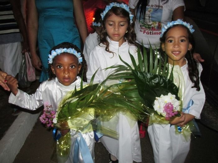 Fieis Participam da Procissão de Encerramento dos Festejos de Nossa Senhora de Fátima em Agricolândia - Imagem 10