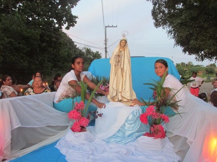 Fieis Participam da Procissão de Encerramento dos Festejos de Nossa Senhora de Fátima em Agricolândia - Imagem 1