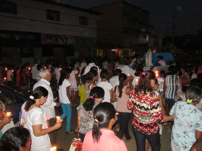 Fieis Participam da Procissão de Encerramento dos Festejos de Nossa Senhora de Fátima em Agricolândia - Imagem 8