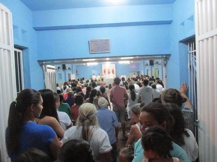 Fieis Participam da Procissão de Encerramento dos Festejos de Nossa Senhora de Fátima em Agricolândia - Imagem 17