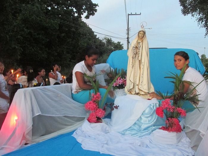 Fieis Participam da Procissão de Encerramento dos Festejos de Nossa Senhora de Fátima em Agricolândia - Imagem 3
