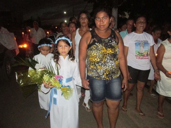 Fieis Participam da Procissão de Encerramento dos Festejos de Nossa Senhora de Fátima em Agricolândia - Imagem 9