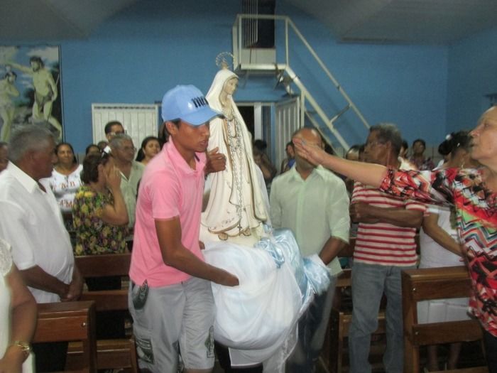 Fieis Participam da Procissão de Encerramento dos Festejos de Nossa Senhora de Fátima em Agricolândia - Imagem 12