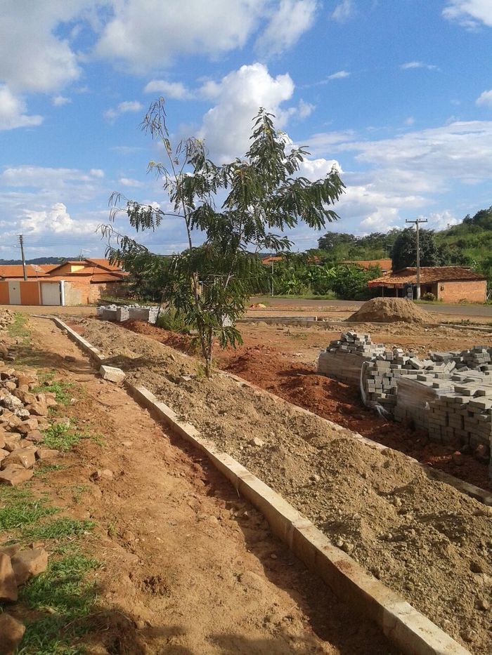 Prefeitura constrói praça com recursos próprios na Malhada Vermelha  - Imagem 4