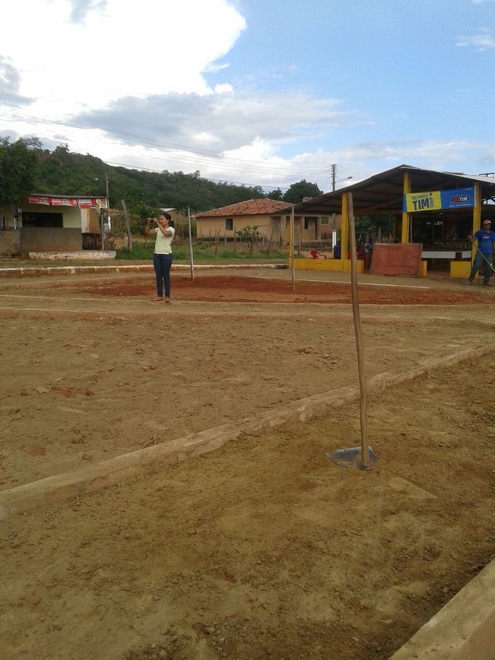 Prefeitura constrói praça com recursos próprios na Malhada Vermelha  - Imagem 2