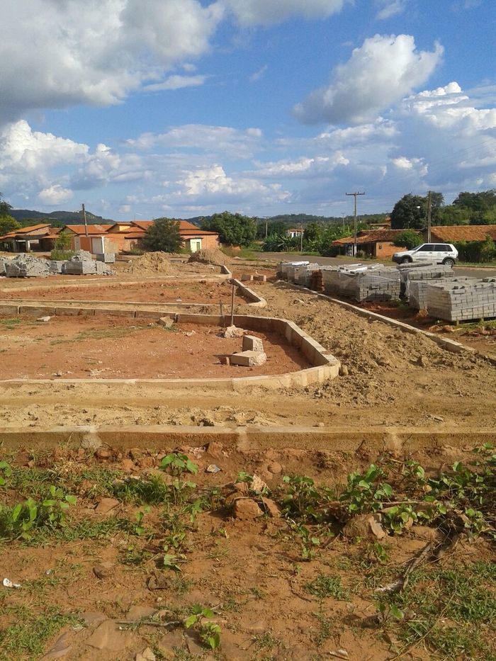 Prefeitura constrói praça com recursos próprios na Malhada Vermelha  - Imagem 11