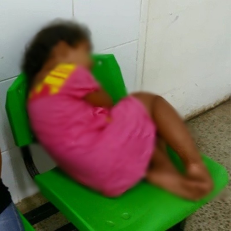 Veja: Criança espera mais de 8 horas por atendimento e dorme na cadeira