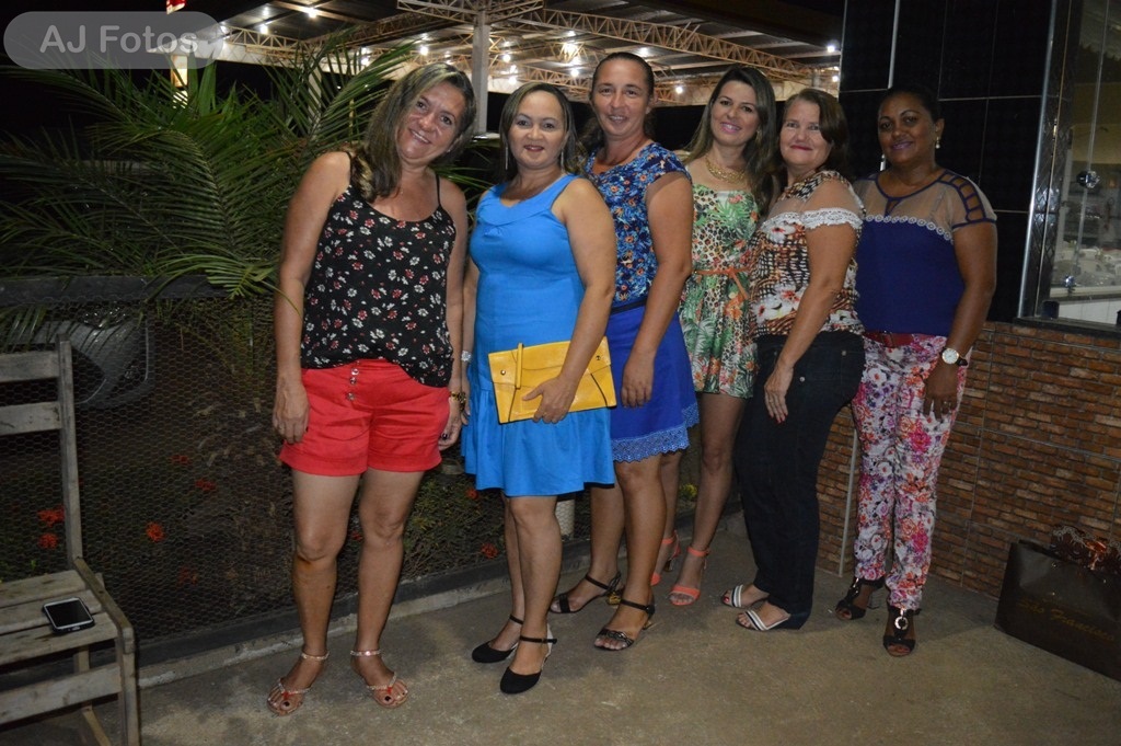 Jantar em Comemoração ao aniversário da Professora Viviane Cavalcante 