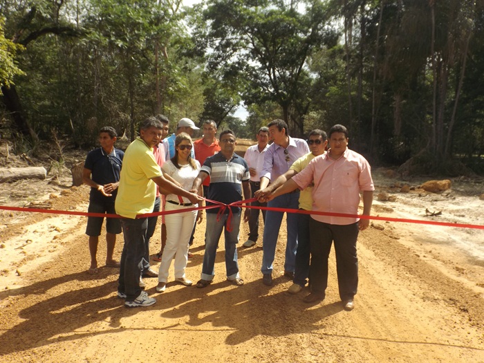 Prefeito Zé Henrique inaugura mais estradas, dois pontilhões e energia elétrica na zona rural  - Imagem 5