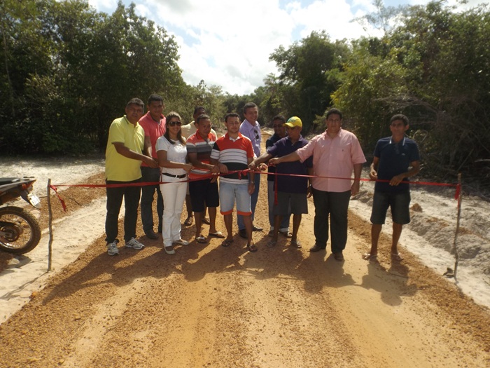 Prefeito Zé Henrique inaugura mais estradas, dois pontilhões e energia elétrica na zona rural  - Imagem 10