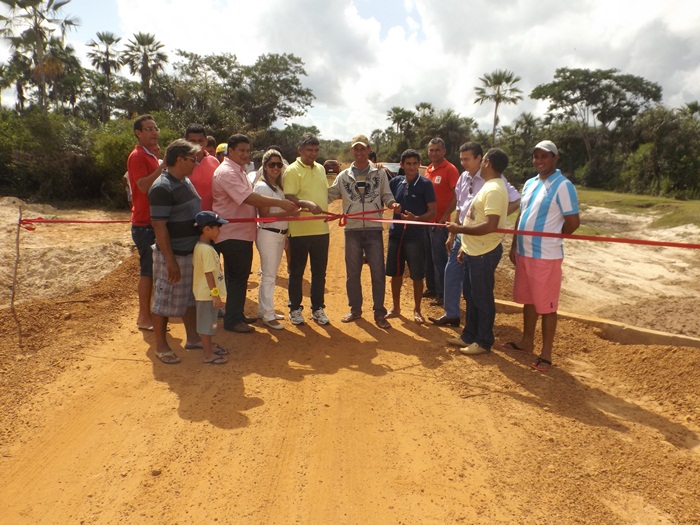 Prefeito Zé Henrique inaugura mais estradas, dois pontilhões e energia elétrica na zona rural  - Imagem 3