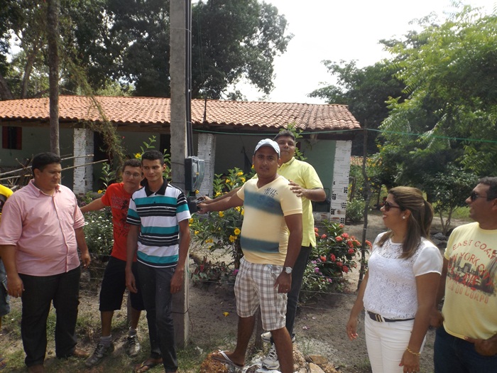 Prefeito Zé Henrique inaugura mais estradas, dois pontilhões e energia elétrica na zona rural  - Imagem 11