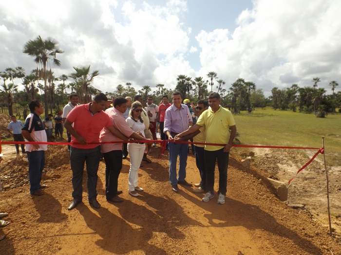 Prefeito Zé Henrique inaugura mais estradas, dois pontilhões e energia elétrica na zona rural  - Imagem 1