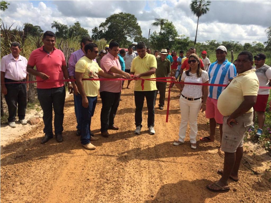 Prefeito Zé Henrique inaugura mais estradas, dois pontilhões e energia elétrica na zona rural 